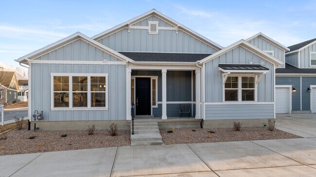 Elevación frontal n.° 2 - 531 N Legend Way