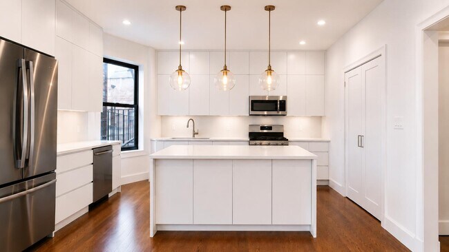 Foto del edificio - 310 W 97th St
