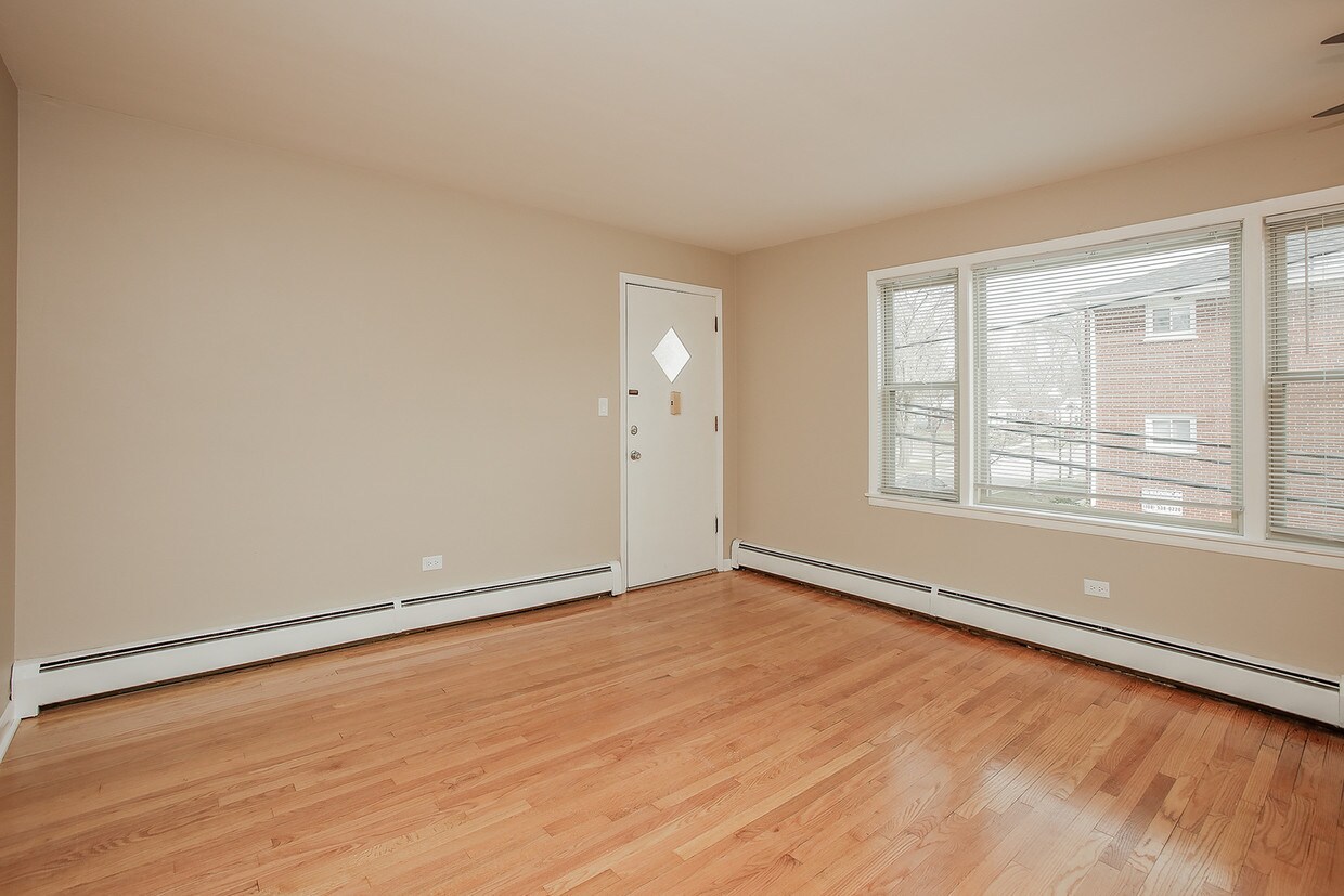 Foto principal - 105 E Grove St