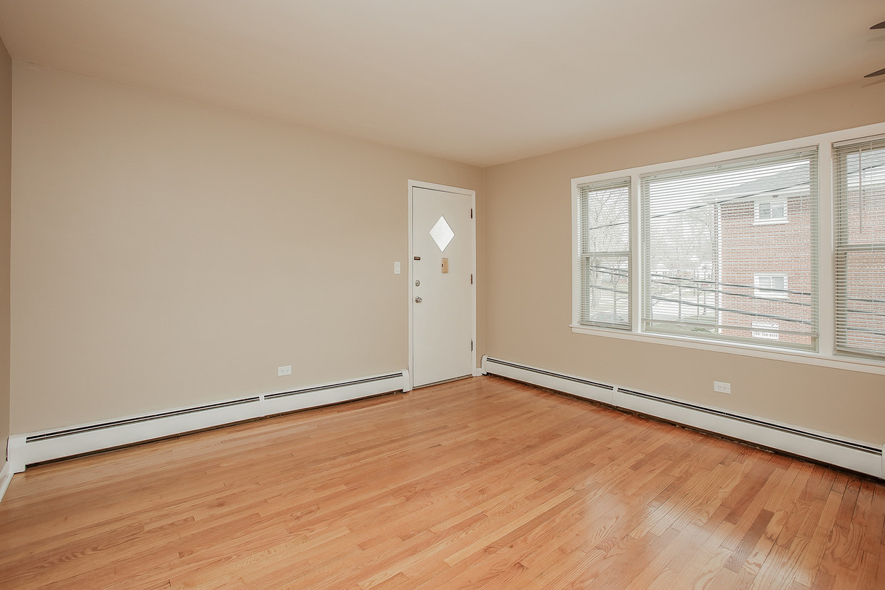 Primary Photo - 105 E Grove St