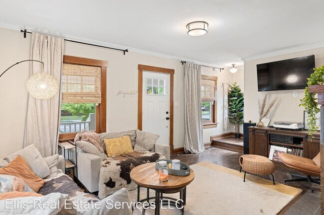 Building Photo - 2 br, 1.5 bath House - 4465 Pennsylvania Ave