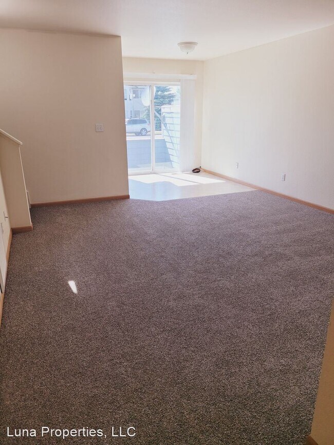 Building Photo - 2 br, 1.5 bath House - 2471 Daws Drive Unit C