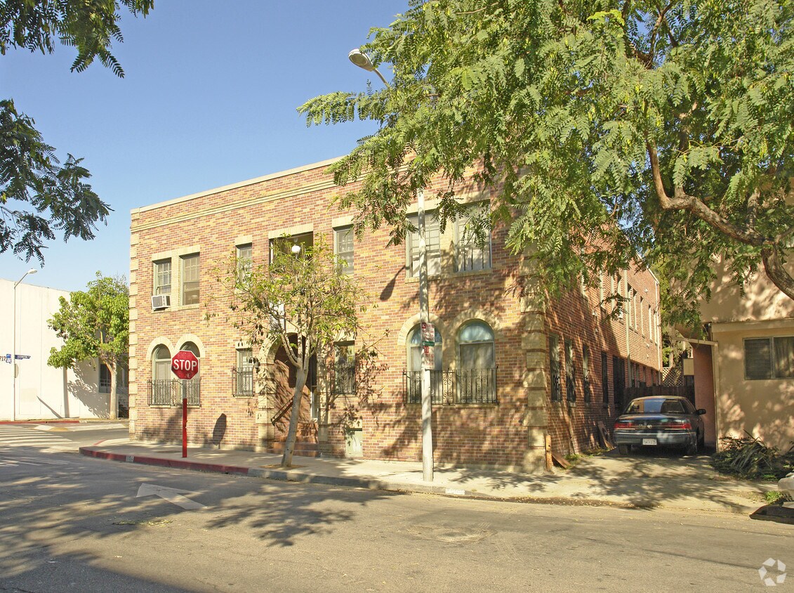 Building Photo - 1154 N Formosa Ave