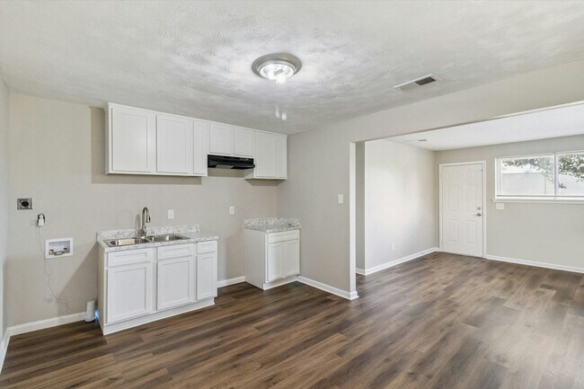 Foto del edificio - 2800 Tarbora Ave