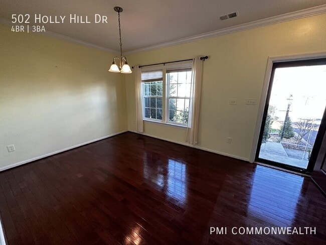 Foto del edificio - 502 Holly Hill Dr