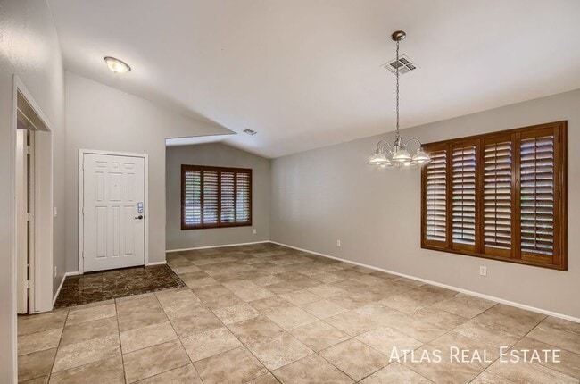 Building Photo - 1305 W Busa Dr