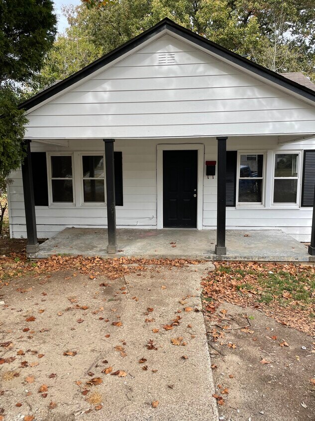Primary Photo - 1204 Willow St