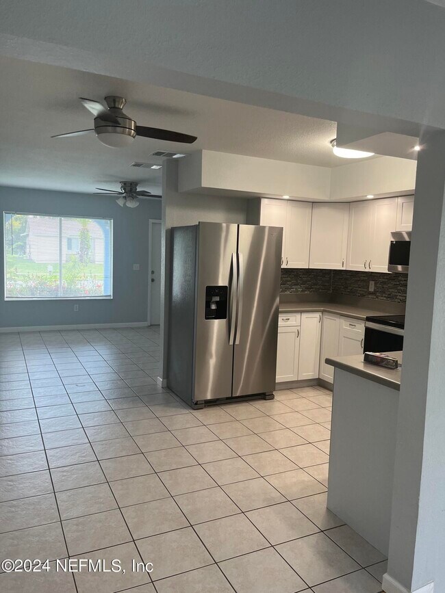 Foto del edificio - 5664 Kenwood Dr