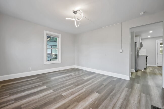 Building Photo - 37 Quintard Ave