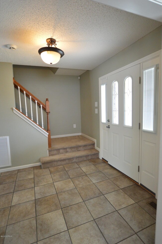 Building Photo - 304 Westmont Rd