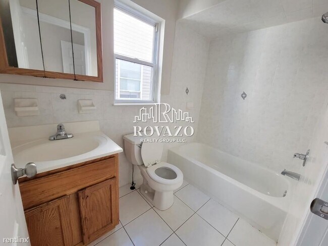 Building Photo - 4 br, 3 bath Duplex - 288 Sussex Ave # 1AA