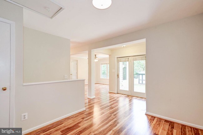 Building Photo - 6800 Dean Dr