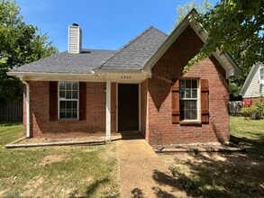 Building Photo - 2900 Heatherglen Cove W