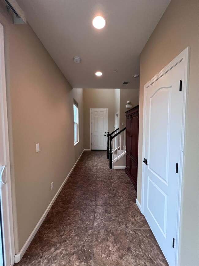 Building Photo - 2020 Makenna Dr