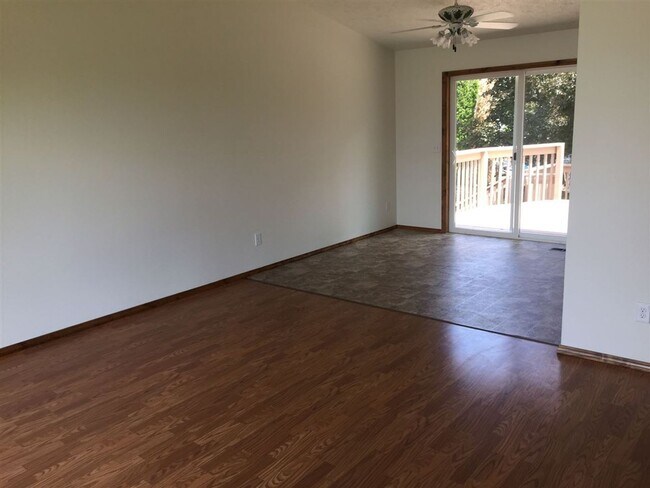 Foto del edificio - $2,100 / 4br - 1969ft2 - ?? Newman Lake 4B...