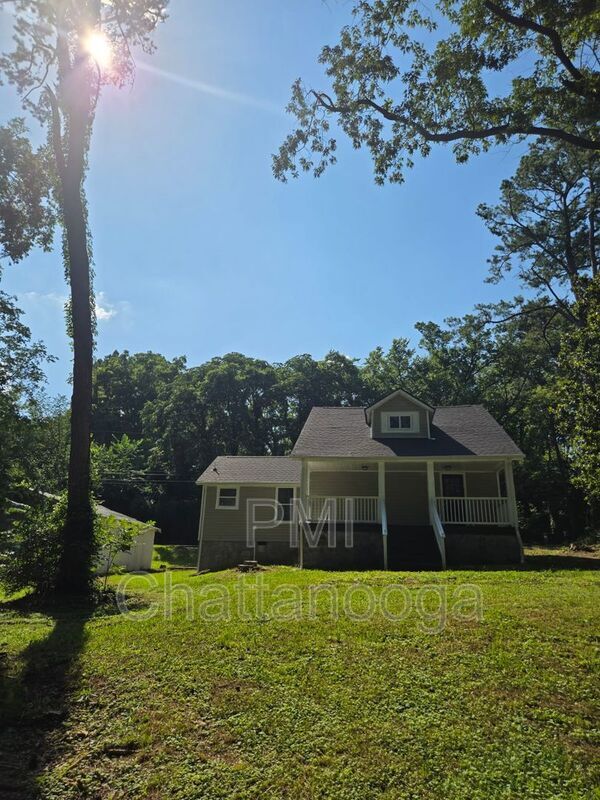 Building Photo - 220 Hillside Dr