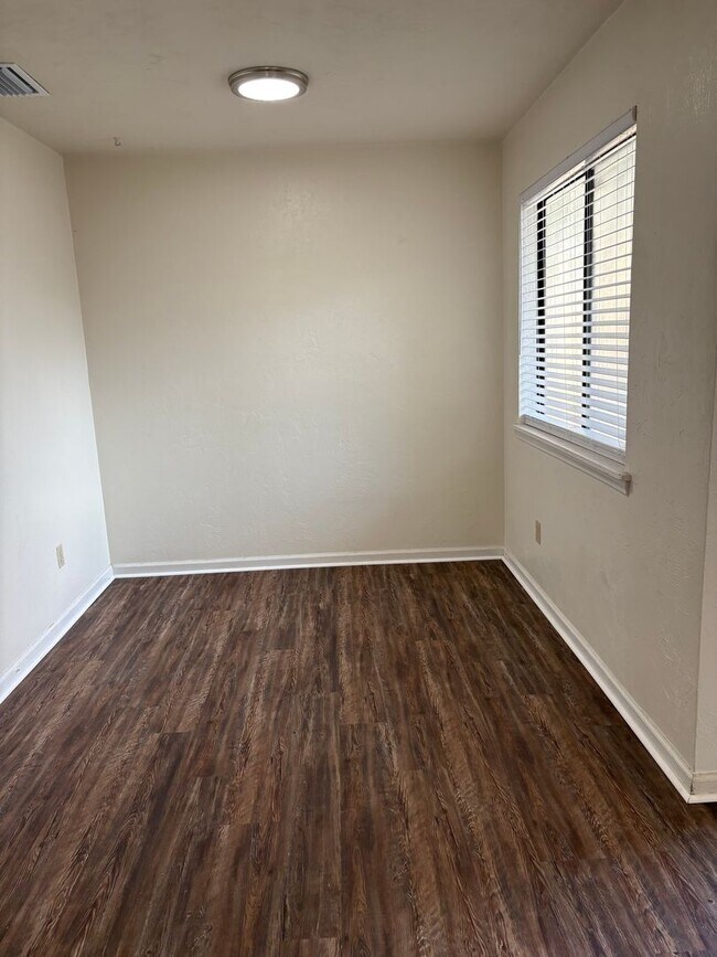 Foto del edificio - 1414 Willow Bend Way