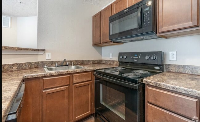 Building Photo - 601 E Ash Ln