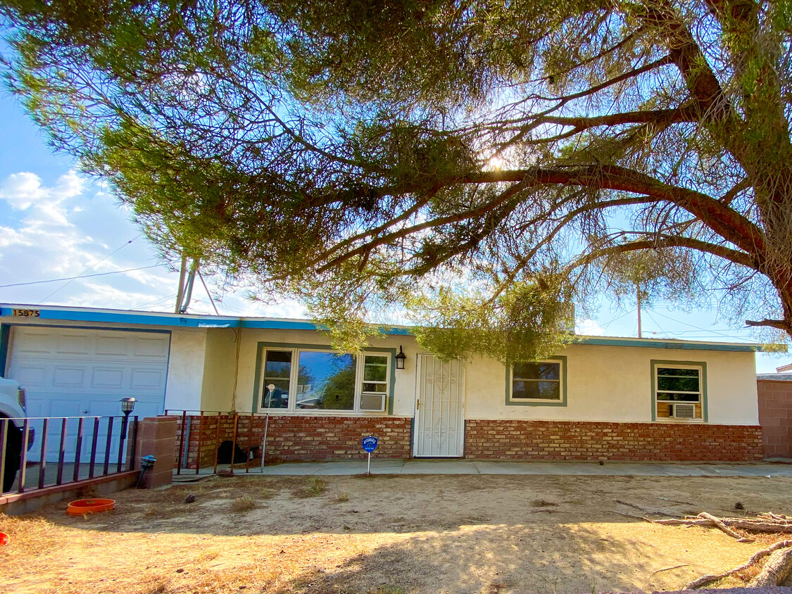 Hermosa casa de 3 habitaciones y 1,5 baños en Mojave, CA - 15875 Lawrence Dr