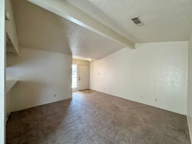 Foto del edificio - 2210 Shoemaker Dr