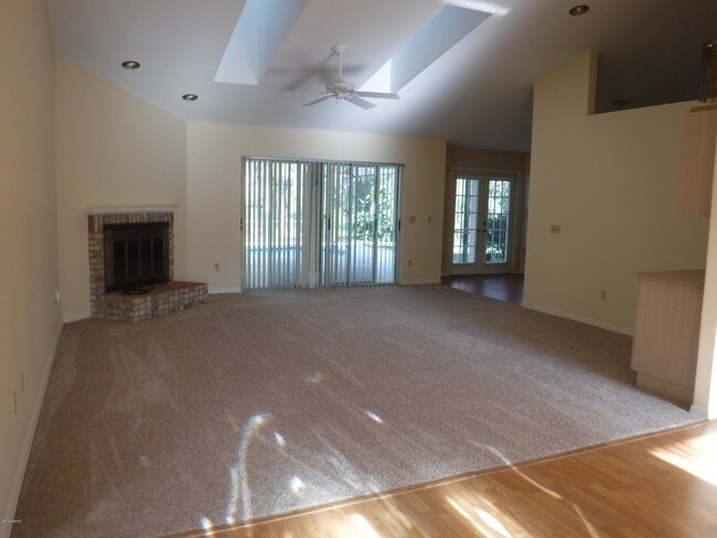 Building Photo - 105 Marbled Godwit Ct