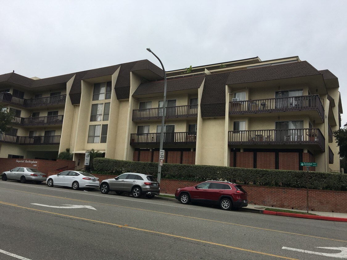 6060 Buckingham Pkwy Culver City Ca 90230 Apartments Culver City Ca Apartments Com