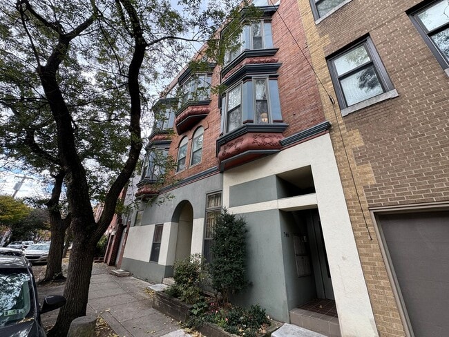 Foto del edificio - Beautiful 2-Bedroom Condo in Queen Village