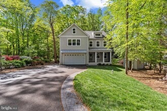 Building Photo - 916 Waterview Dr