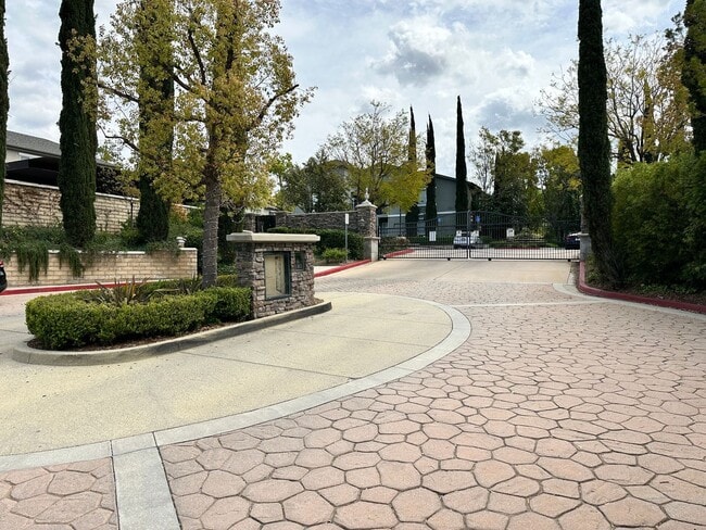 Foto del edificio - Townhouse at the Bordeaux Gated Community 3bed 2.5 bath