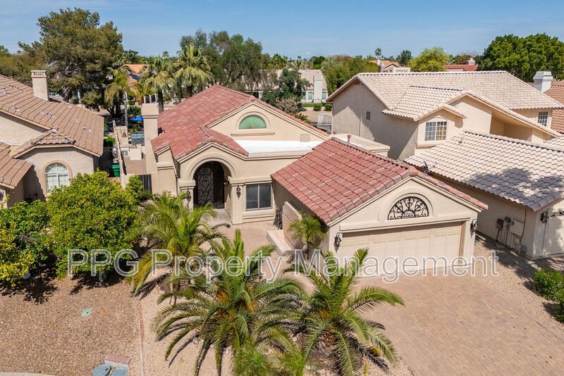 Foto principal - 4725 N Brookview Terrace