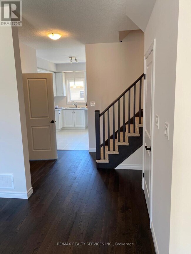 Photo du bâtiment - 6 Marr Ln.