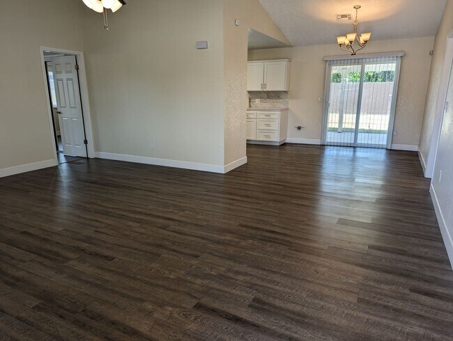 Building Photo - Fully Remodeled 3 Bedroom 2 Bath Home