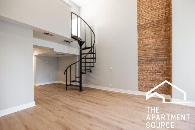 Building Photo - 1220 N La Salle Dr