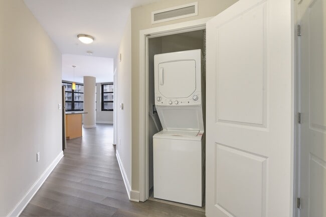 Building Photo - Affinity at 2M