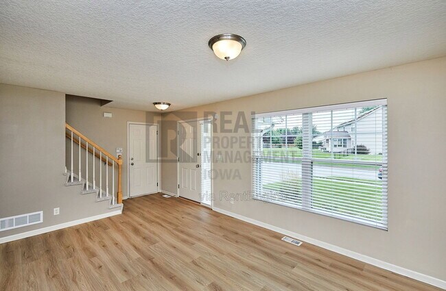 Building Photo - 1450 SE Rosewood Ct