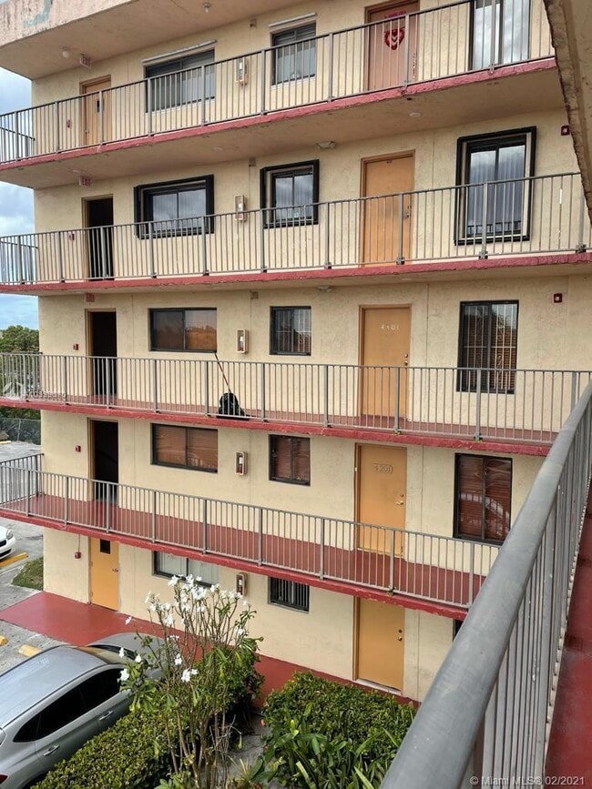 Building Photo - 9917 W Okeechobee Rd