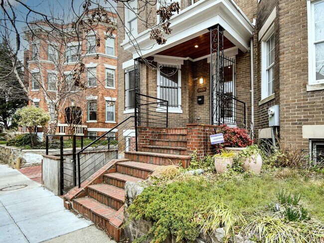Foto del edificio - 3415 13th St NW