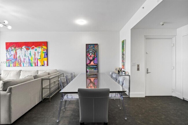 Building Photo - 713 Crandon Blvd