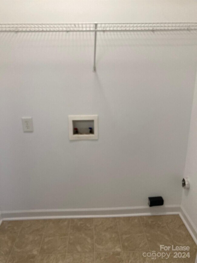 Building Photo - 1613 Oak Leaf Dr NW