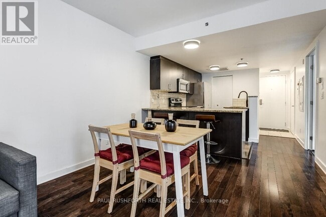 Building Photo - 456 King Edward Ave