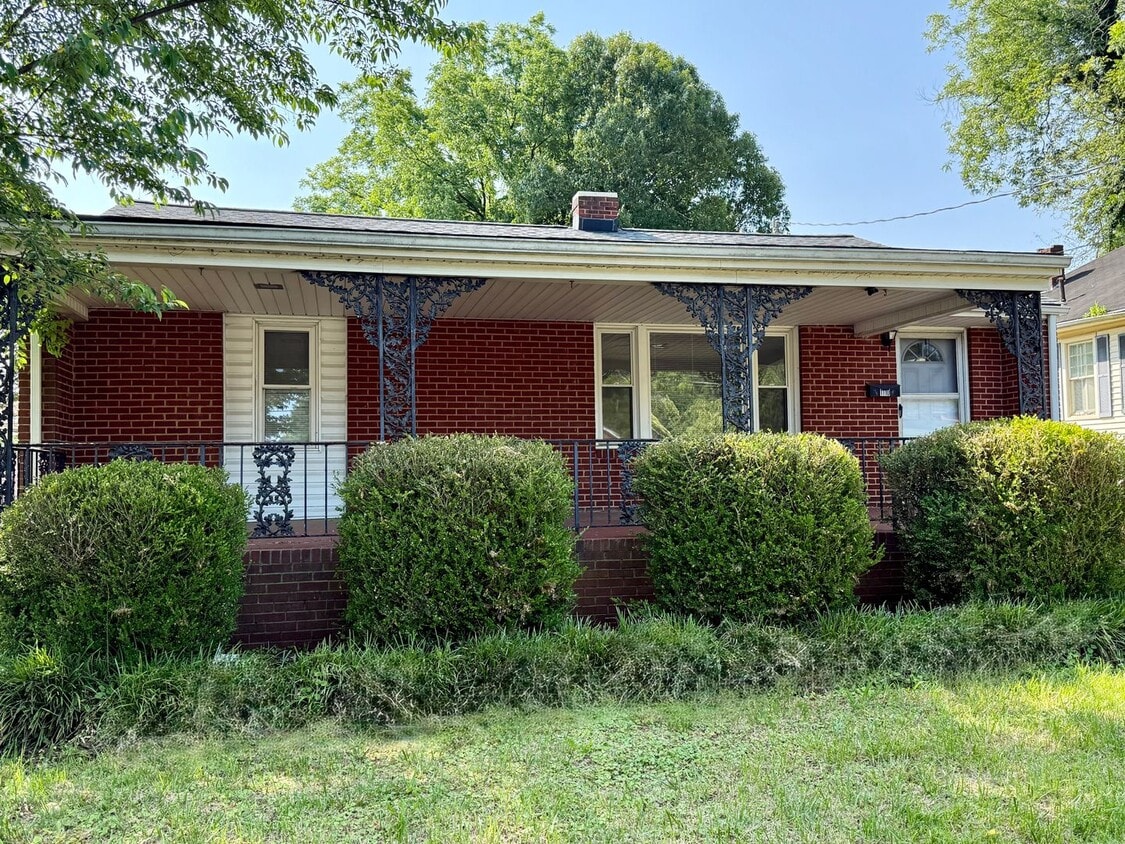 Primary Photo - Three bedroom, 1.5 bath house in Burlington