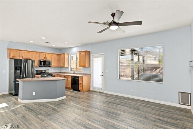Foto del edificio - 8444 Sweet Cedar Ave