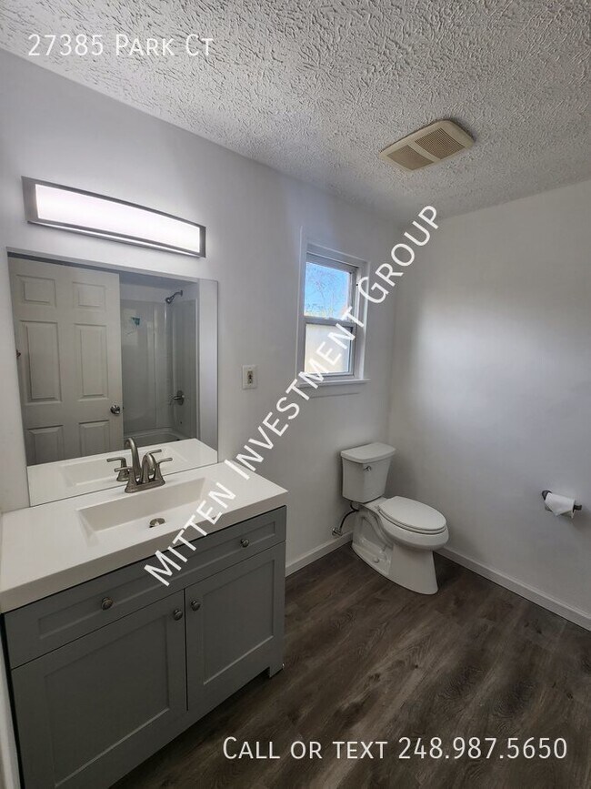 Building Photo - 27385 Park Ct