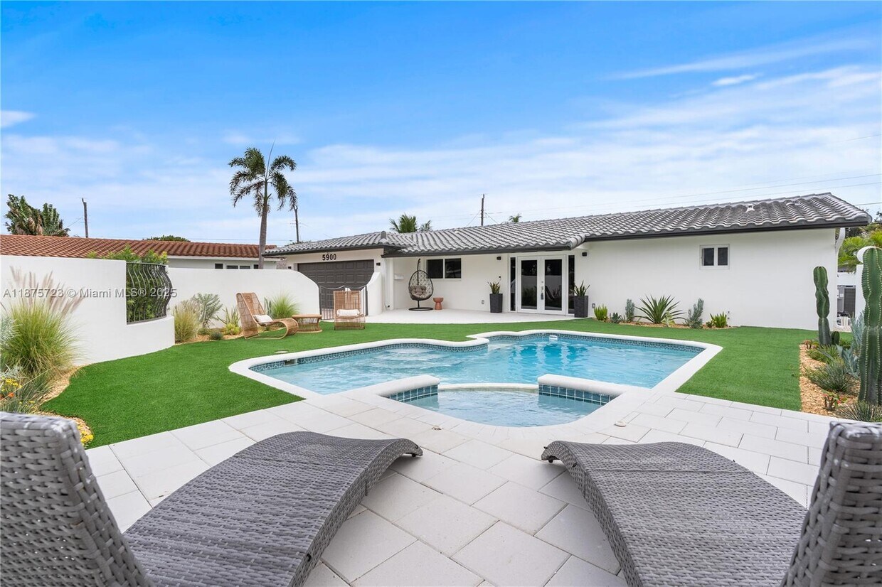 Foto principal - 5900 NE 21st Ave
