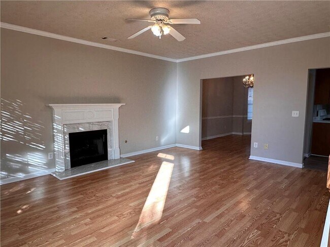 Building Photo - 305 Hulan Way