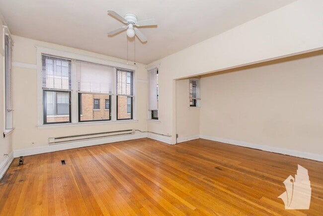 Building Photo - 717 W Barry Ave Building Photo - 717 W Barry Ave