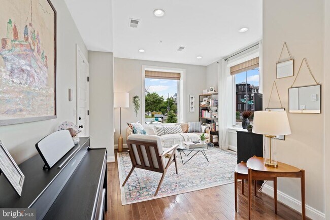 Foto del edificio - 1249 Kenyon St NW