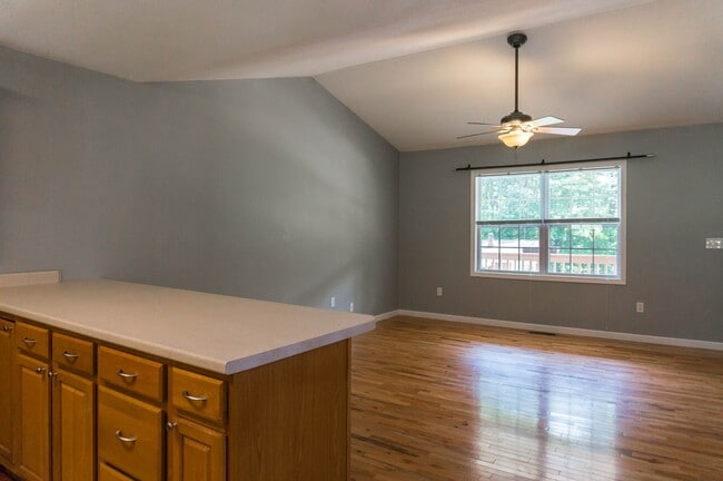 Building Photo - Beautiful Three-Bedroom House in West Ashe...