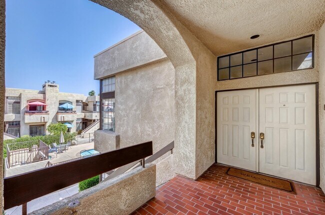 Building Photo - 2601 S Broadmoor Dr