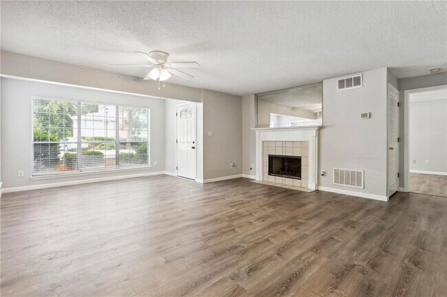 Building Photo - 6362 Wedgeview Ct